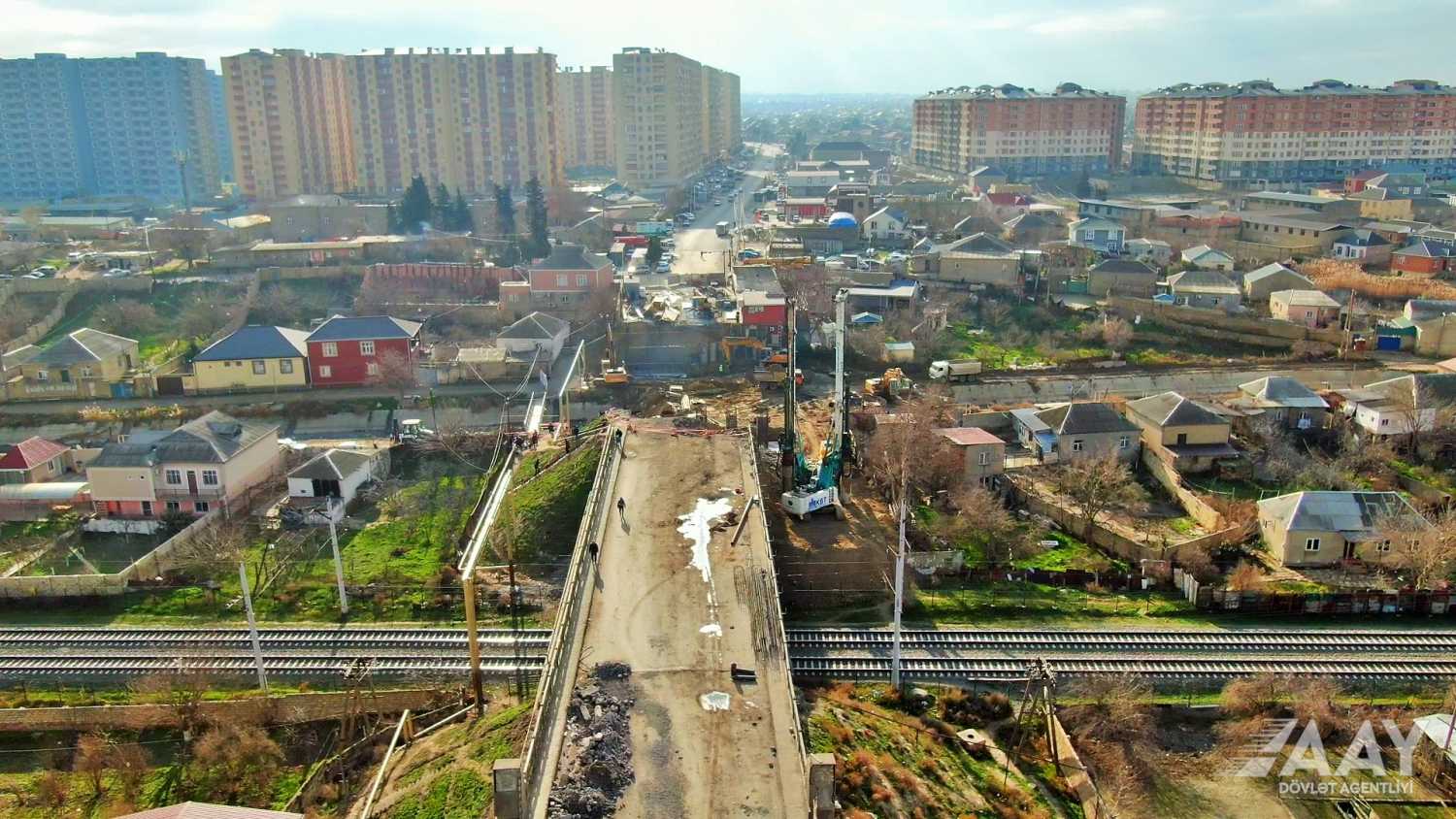 Sumqayıt şəhərini Saray qəsəbəsi ilə birləşdirən körpünün tikintisi davam edir (FOTO/VİDEO)