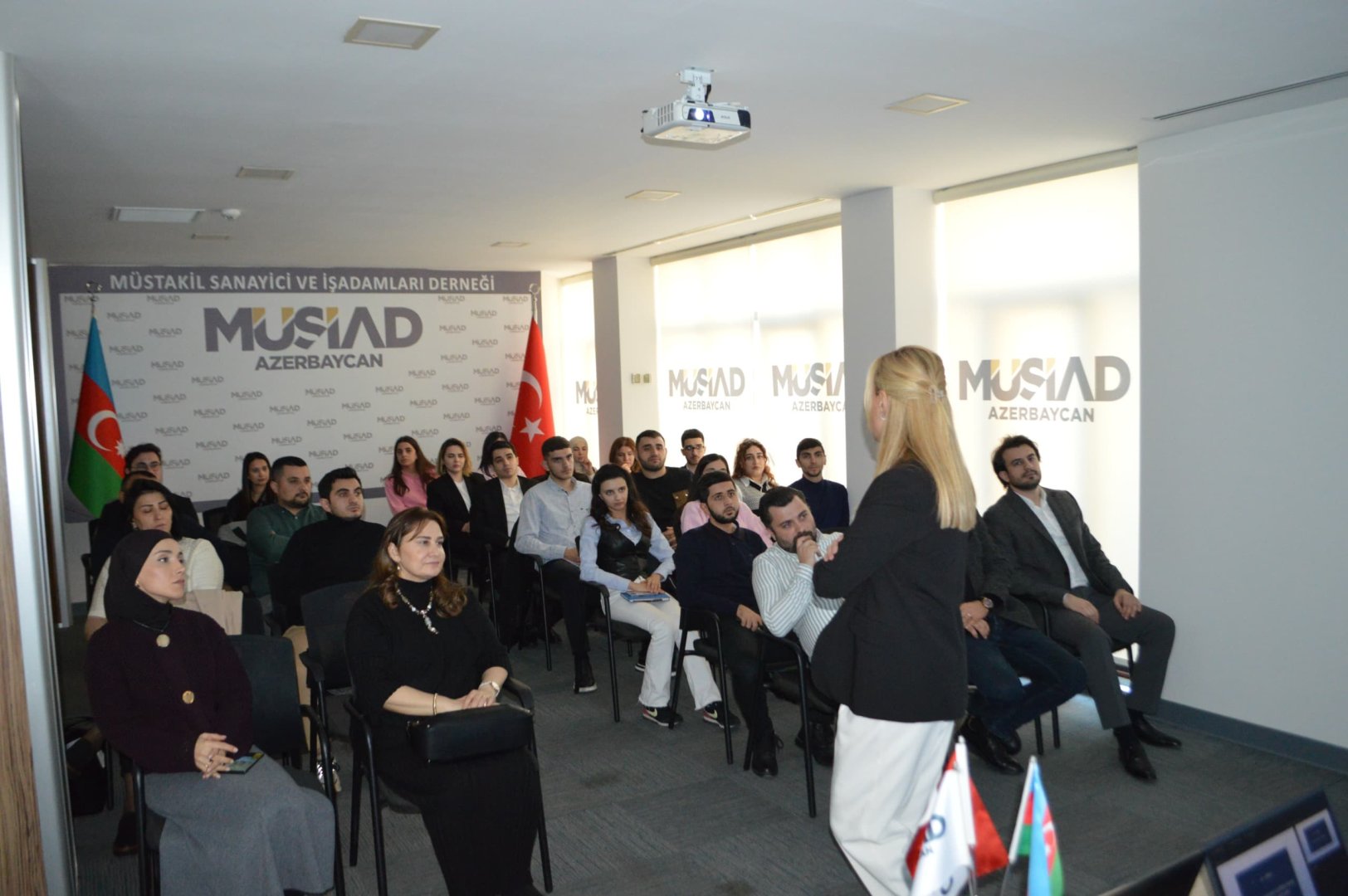 MÜSİAD Azərbaycan Liderlik və Effektiv Ünsiyyət mövzusunda seminar keçirib (FOTO)