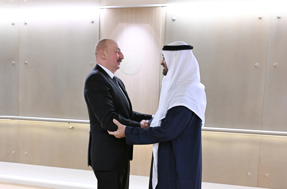 President Ilham Aliyev arrives in UAE for working visit (PHOTO)