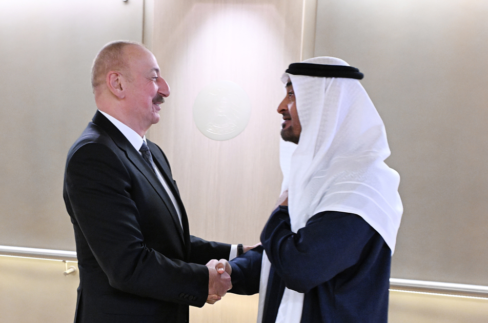 President Ilham Aliyev arrives in UAE for working visit (PHOTO)