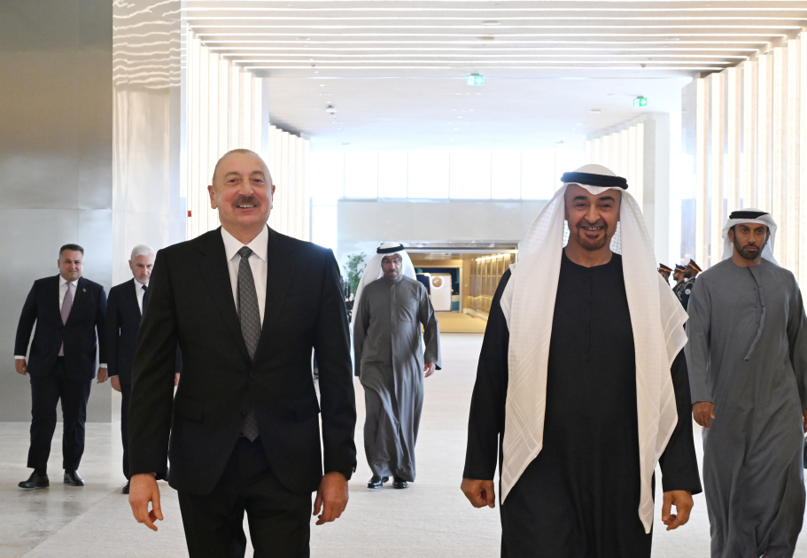 President Ilham Aliyev arrives in UAE for working visit (PHOTO)