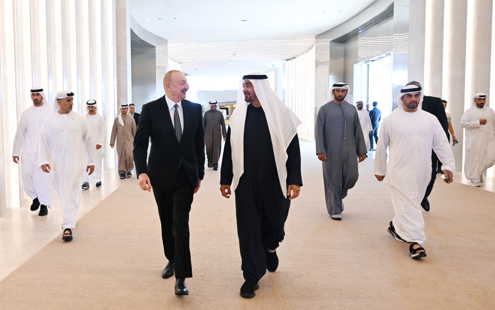 President Ilham Aliyev arrives in UAE for working visit (PHOTO)