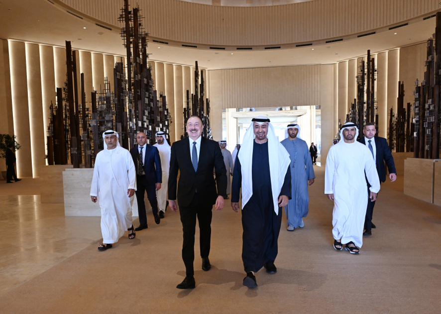 President Ilham Aliyev arrives in UAE for working visit (PHOTO)