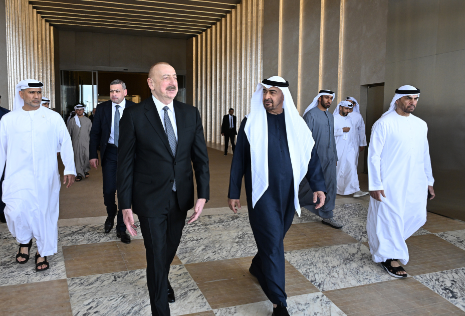 President Ilham Aliyev arrives in UAE for working visit (PHOTO)