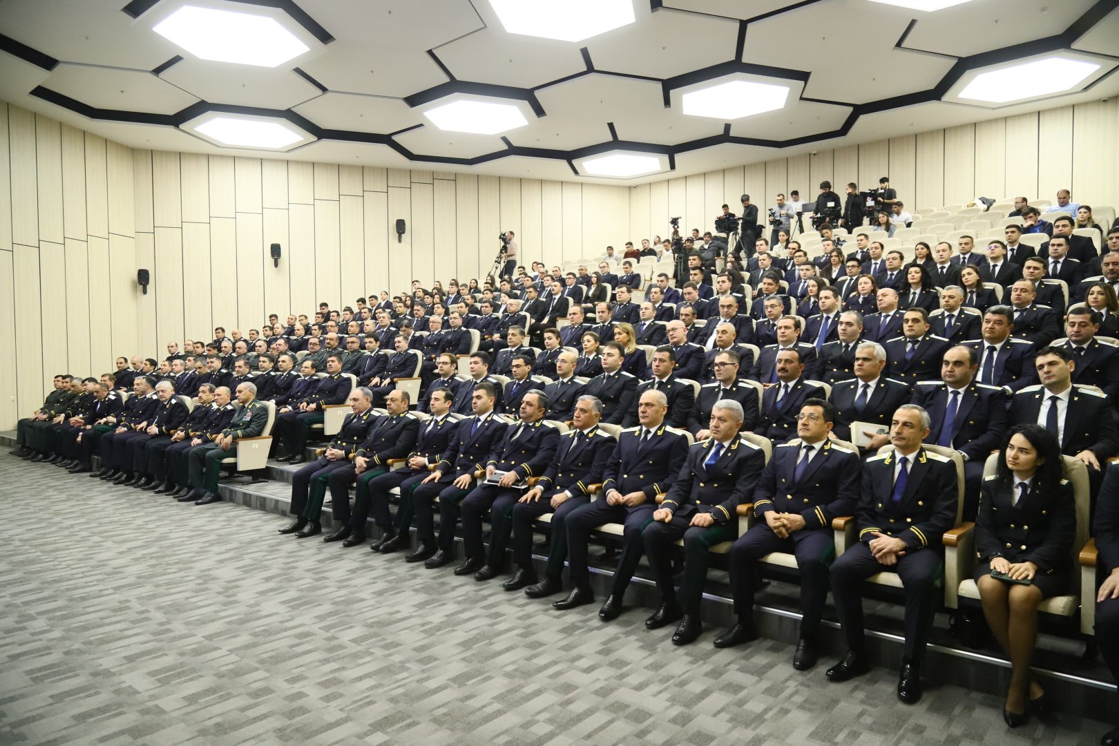 Prokurorluq orqanlarında qulluğa yeni qəbul edilmiş gənc hüquqşünasların andiçmə mərasimi keçirilib (FOTO)