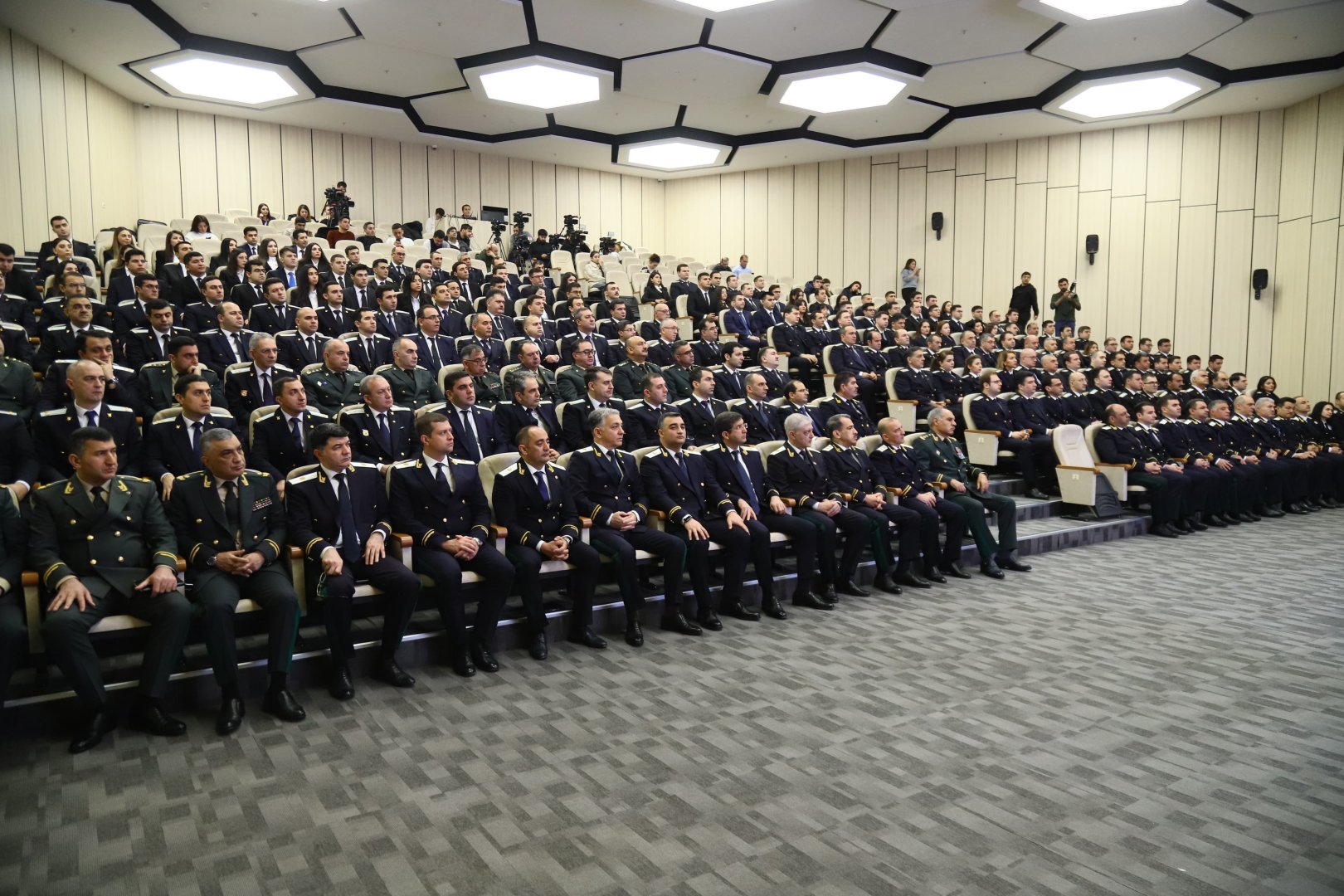 Prokurorluq orqanlarında qulluğa yeni qəbul edilmiş gənc hüquqşünasların andiçmə mərasimi keçirilib (FOTO)