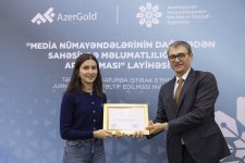 “Media nümayəndələrinin dağ-mədən sahəsində məlumatlılığının artırılması” layihəsində iştirak etmiş jurnalistlərlə görüş keçirilib (FOTO)