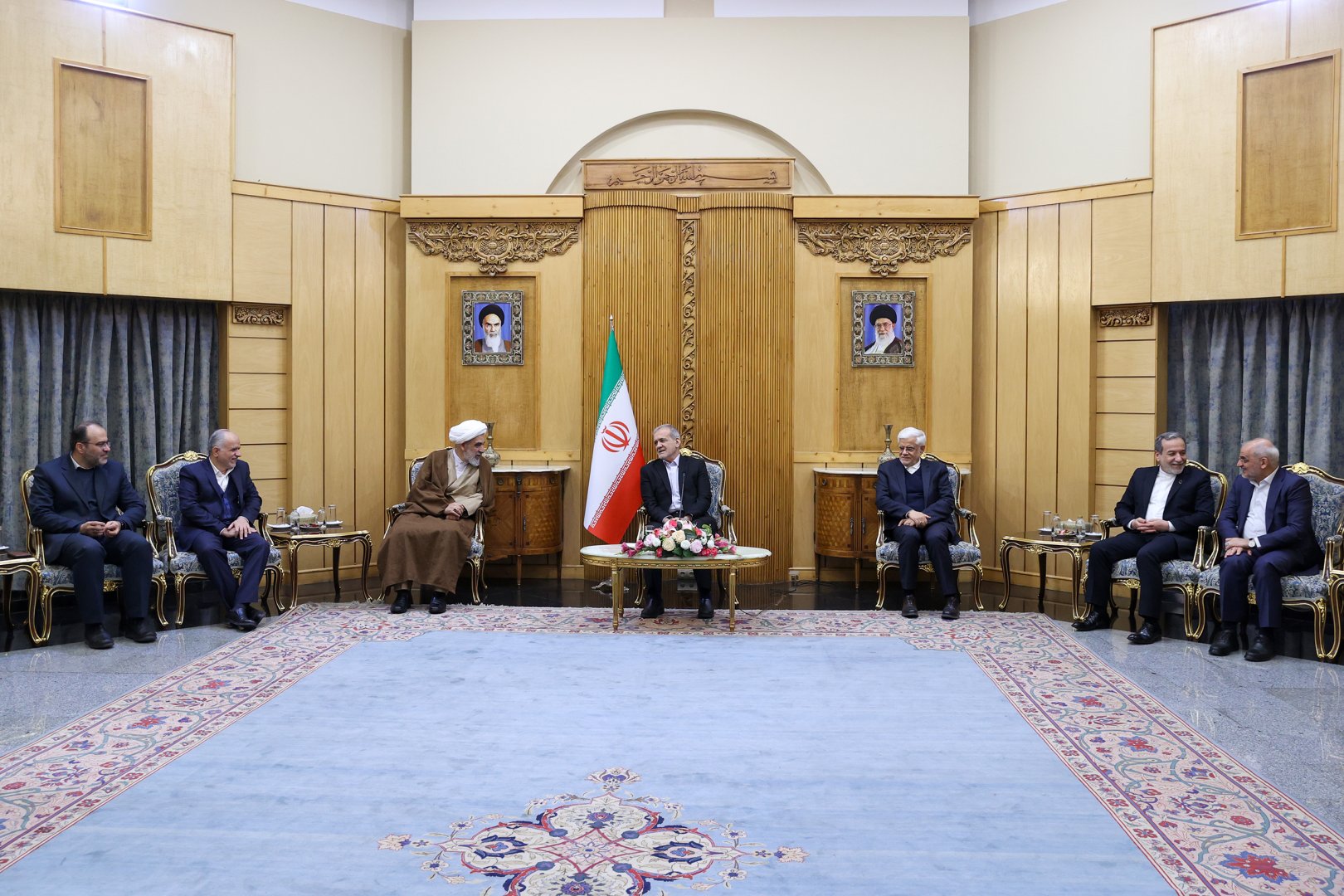 Iran focuses on strengthening relations with neighboring countries – president