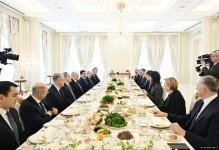 President Ilham Aliyev, PM Irakli Kobakhidze hold expanded meeting over lunch