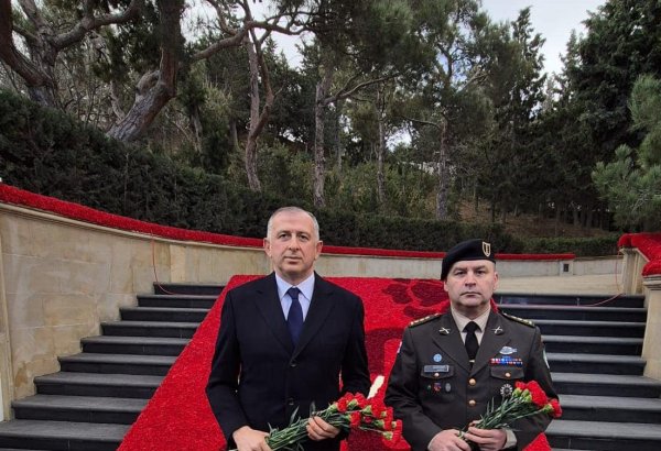 Georgian Ambassador to Azerbaijan honors memory of January 20 tragedy martyrs (PHOTO)