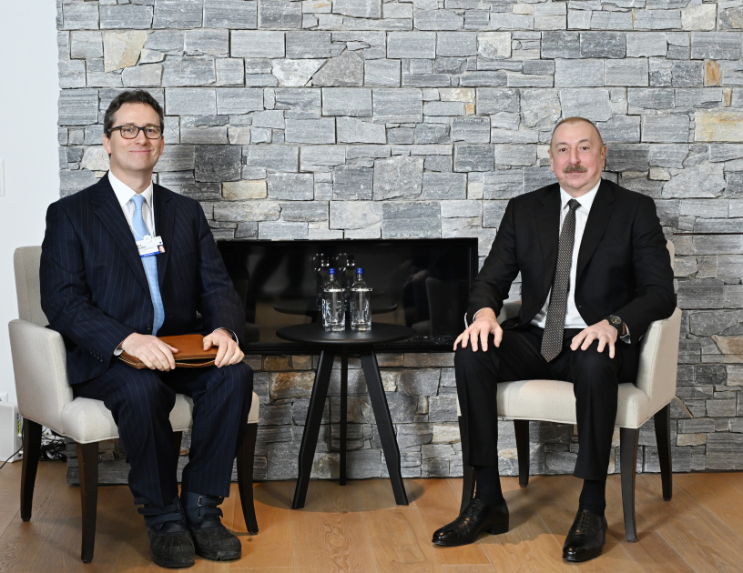 President Ilham Aliyev meets with CEO of OliverWyman Group in Davos (PHOTO)