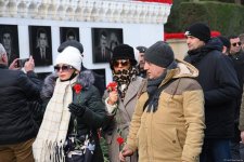 Azerbaijani people honor blessed memory of victims of January 20 tragedy (PHOTO)