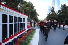 Azerbaijani people honor blessed memory of victims of January 20 tragedy (PHOTO)