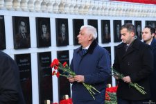 Azerbaijani people honor blessed memory of victims of January 20 tragedy (PHOTO)