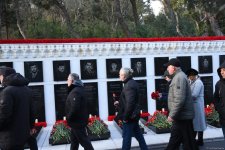 Azerbaijani people honor blessed memory of victims of January 20 tragedy (PHOTO)