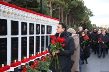 Azerbaijani people honor blessed memory of victims of January 20 tragedy (PHOTO)