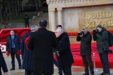 Azerbaijani people honor blessed memory of victims of January 20 tragedy (PHOTO)