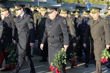 Azerbaijani people honor blessed memory of victims of January 20 tragedy (PHOTO)