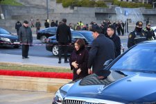 Azerbaijani people honor blessed memory of victims of January 20 tragedy (PHOTO)