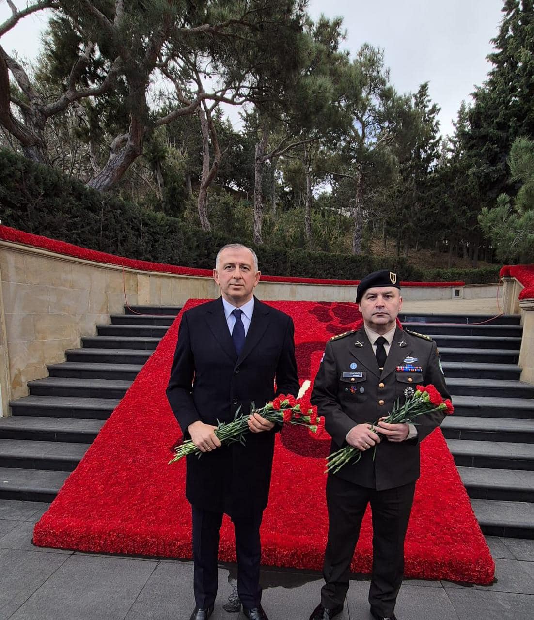 Gürcüstanın Azərbaycandakı səfiri 20 Yanvar faciəsi şəhidlərini yad edib (FOTO)