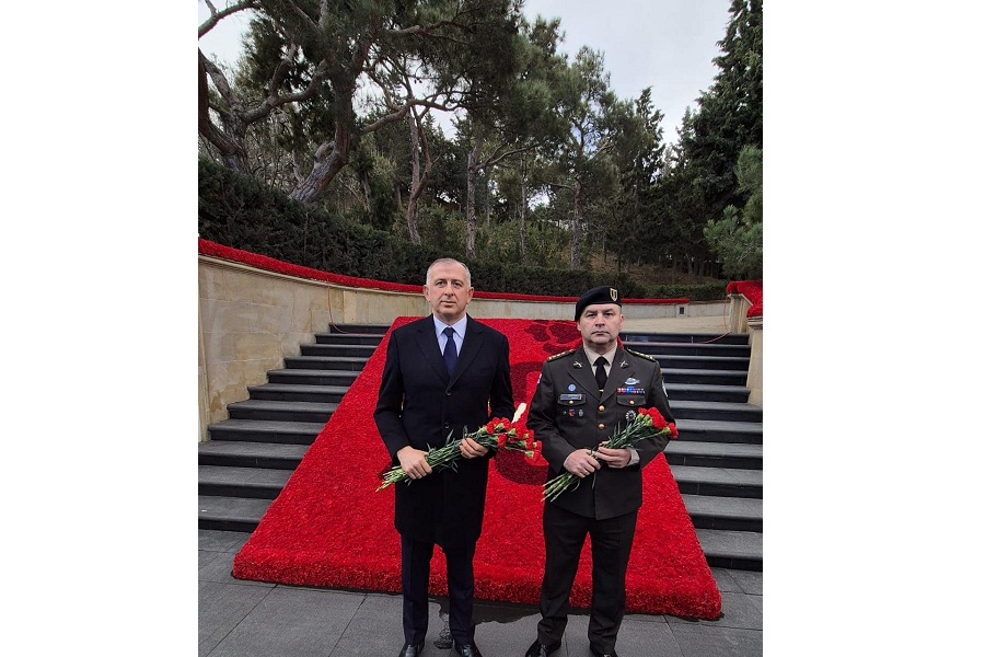 Gürcüstanın Azərbaycandakı səfiri 20 Yanvar faciəsi şəhidlərini yad edib (FOTO)