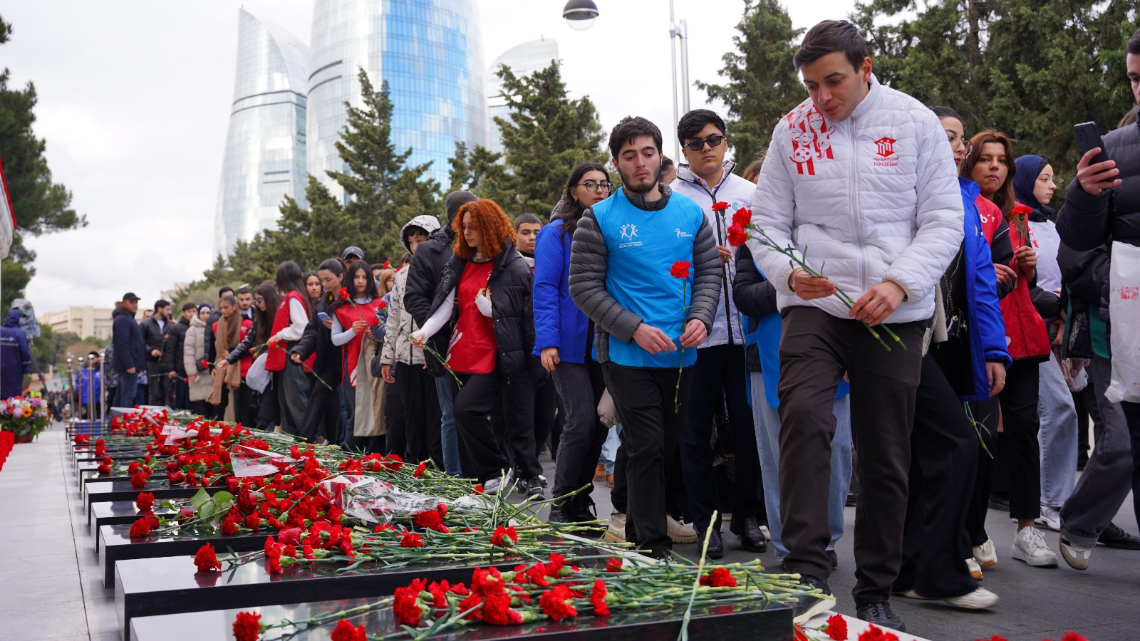 Azərbaycan Könüllüləri 20 Yanvar şəhidlərinin xatirəsini ehtiramla anıblar (FOTO)