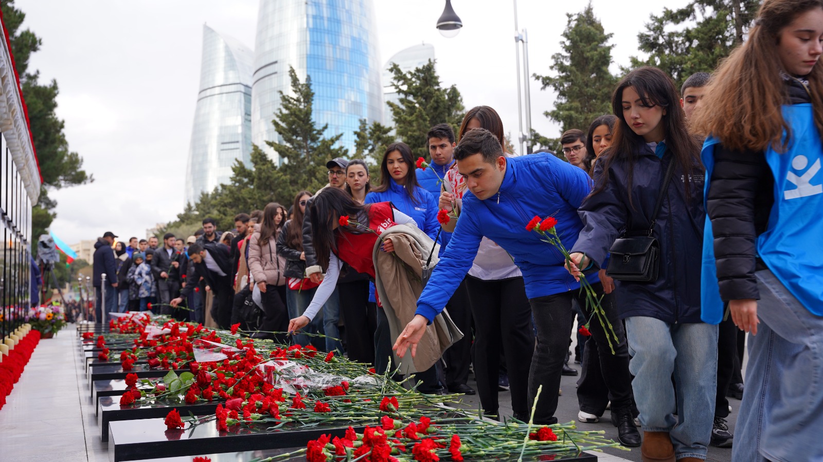 Azərbaycan Könüllüləri 20 Yanvar şəhidlərinin xatirəsini ehtiramla anıblar (FOTO)