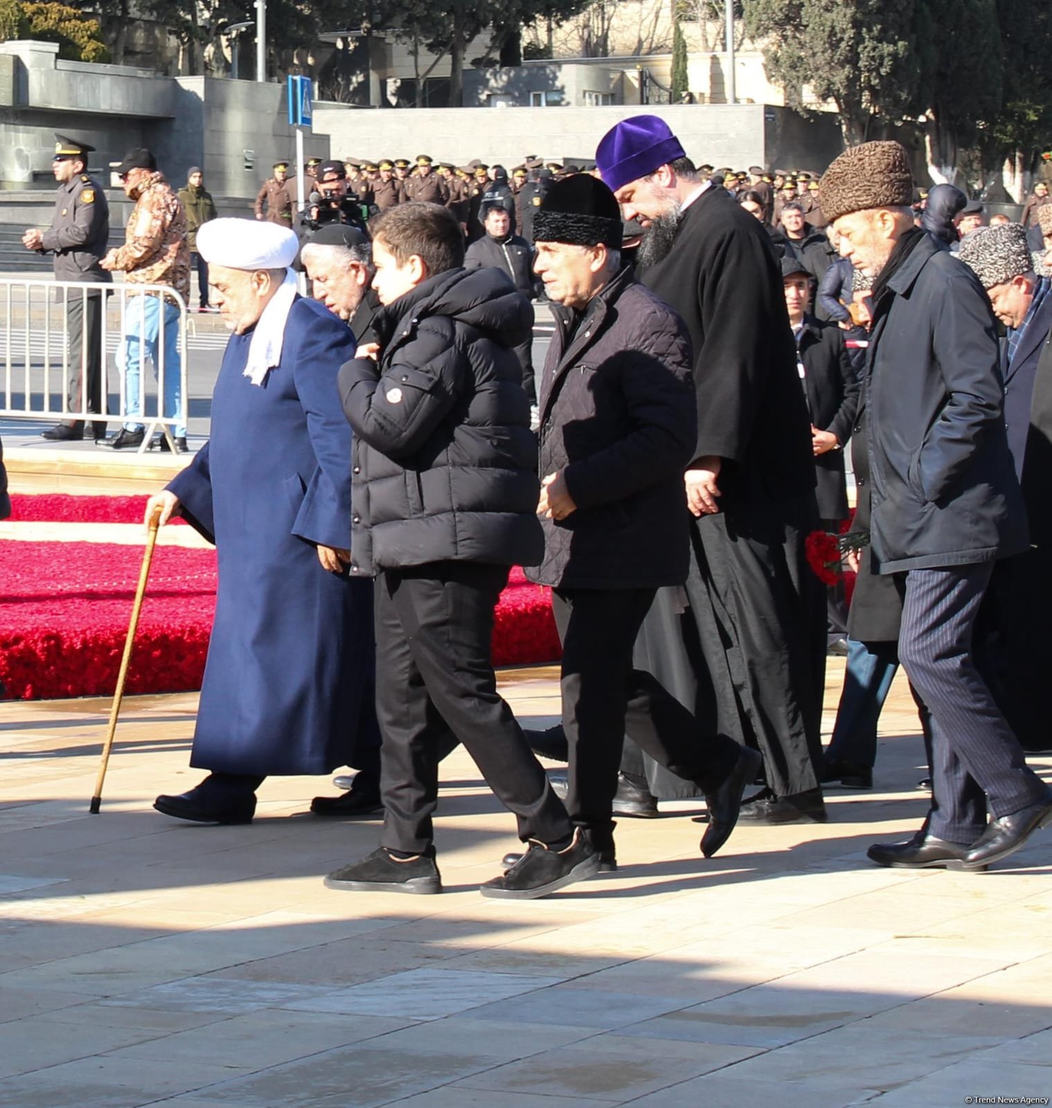 Azerbaijani people honor blessed memory of victims of January 20 tragedy (PHOTO)