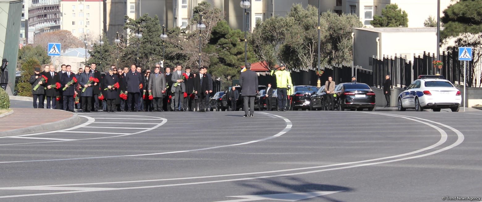 Azerbaijan observes moment of silence to honor memory of January 20 tragedy martyrs (PHOTO/VIDEO)