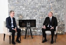 President Ilham Aliyev meets CEO of Carlsberg Group in Davos (PHOTO/VIDEO)