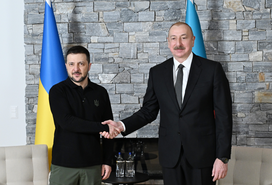 President Ilham Aliyev meets with Ukrainian President in Davos (PHOTO)