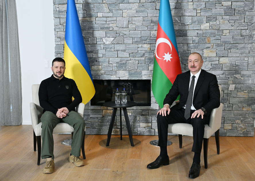 President Ilham Aliyev meets with Ukrainian President in Davos (PHOTO)