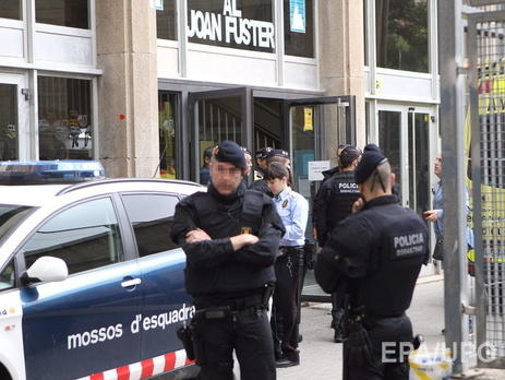 Полиция Барселоны назвала наезд микроавтобуса на толпу терактом