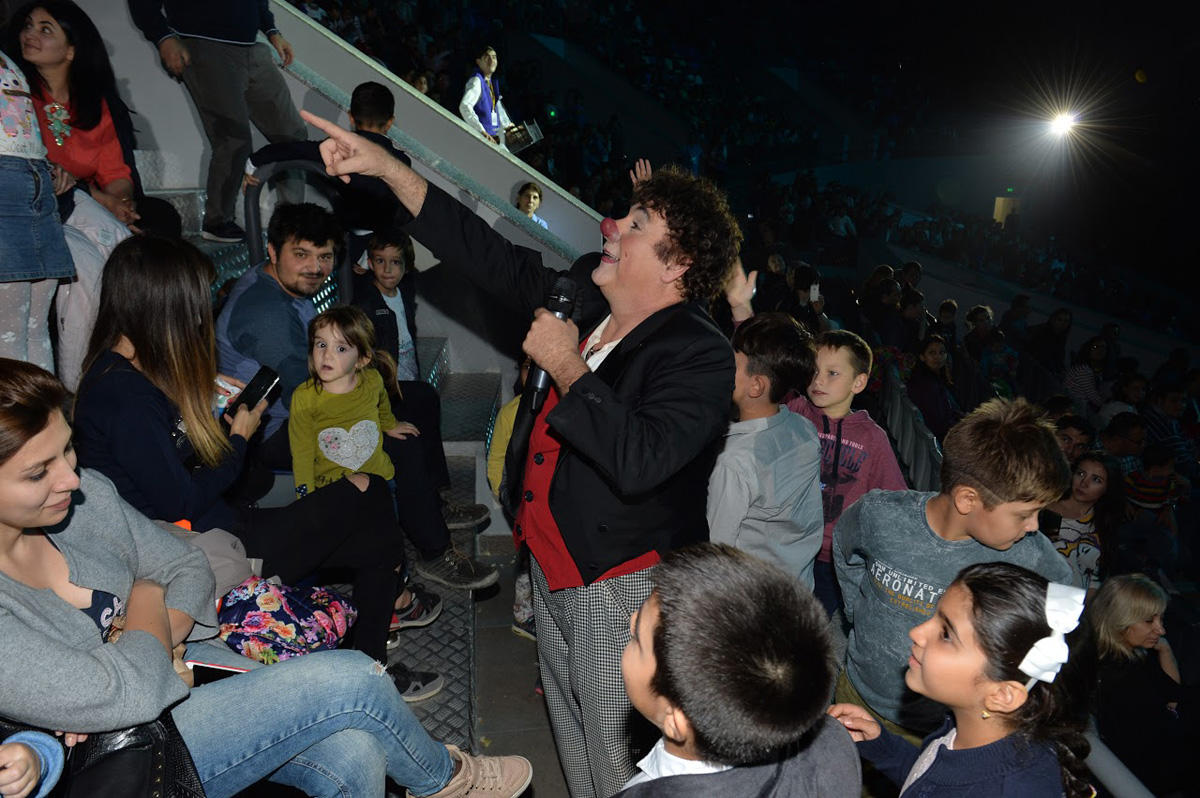 При поддержке Фонда Гейдара Алиева воспитанники детских домов посмотрели цирковую программу 
