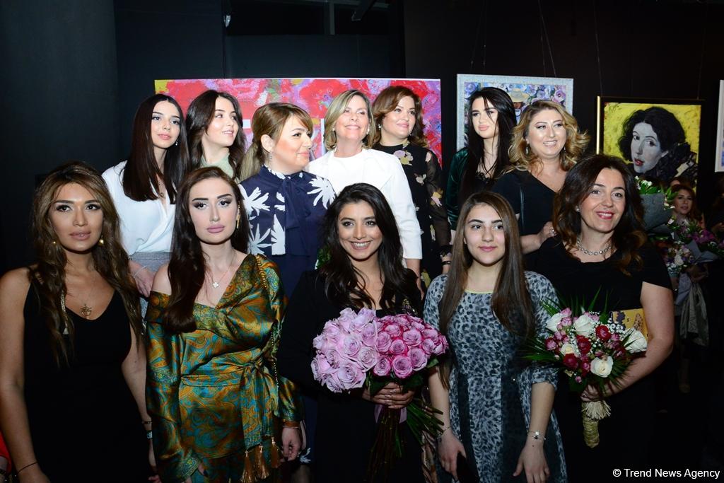 В Port Baku Mall открылась выставка 18 талантливых женщин-художниц 