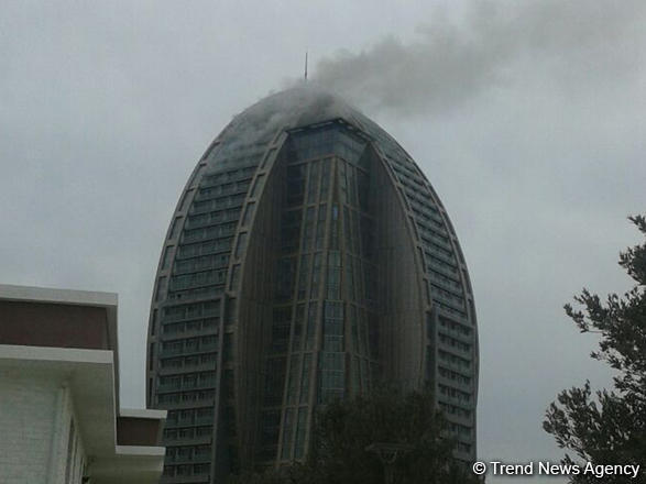 В Баку возобновился пожар в высотном здании
