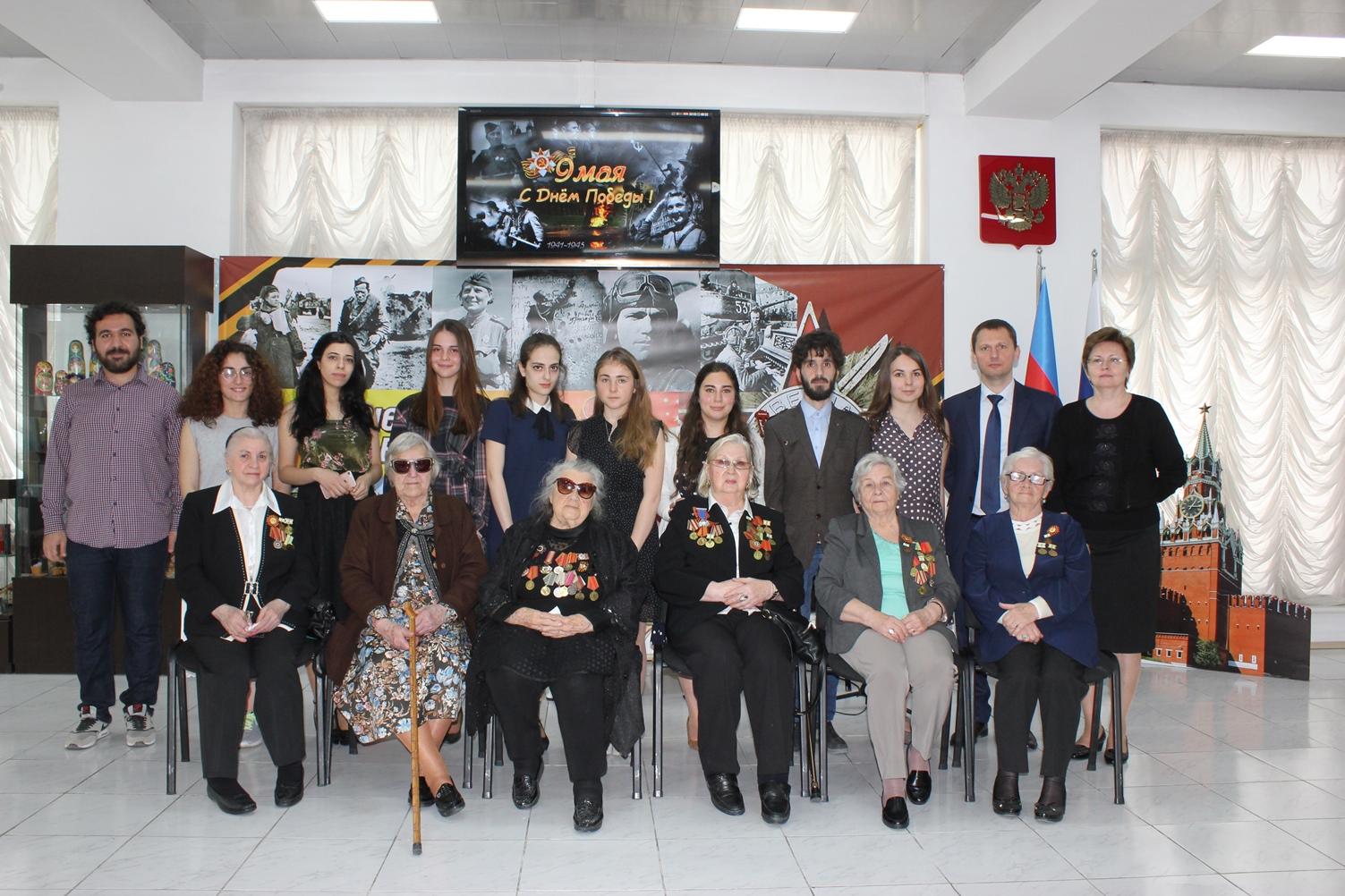 В Баку прошло дружеское чаепитие с участием ветеранов и молодежи (ФОТО)