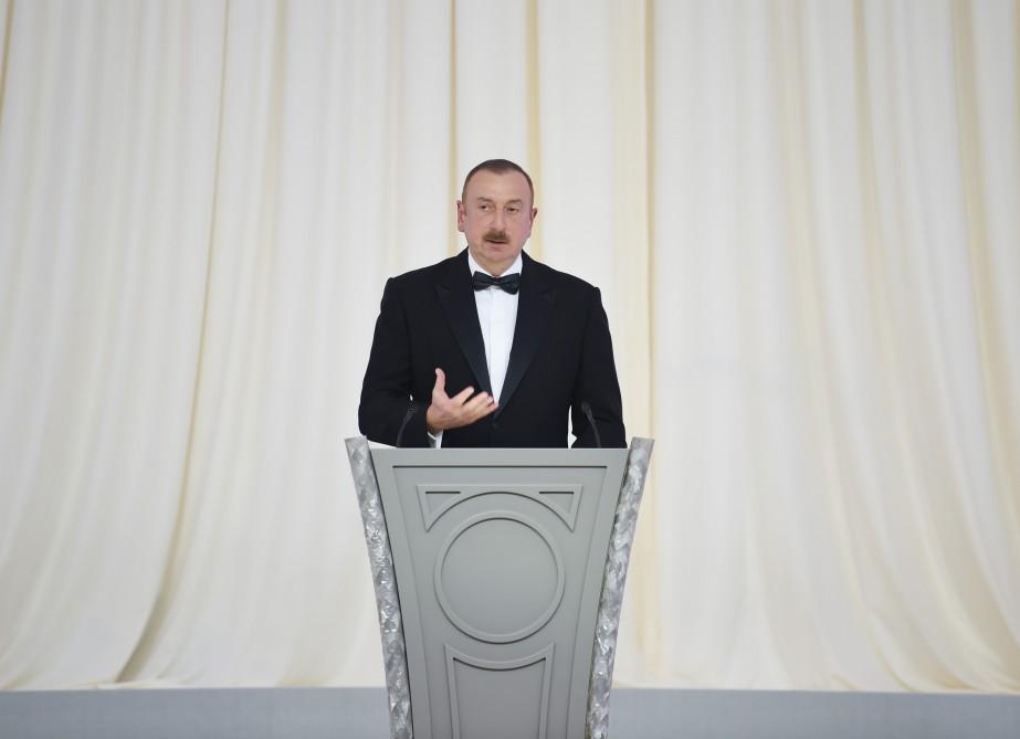 Президент Ильхам Алиев: Транспортные коридоры Север-Юг и Восток-Запад осуществляются крупными инвестициями Азербайджана