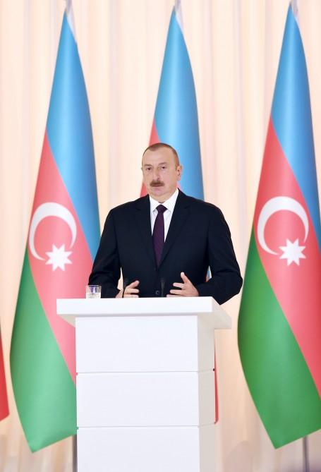 Президент Ильхам Алиев: Запасов природного газа Азербайджана будет достаточно, как минимум, на 100 лет, но, несмотря на это, нужно смотреть вперед