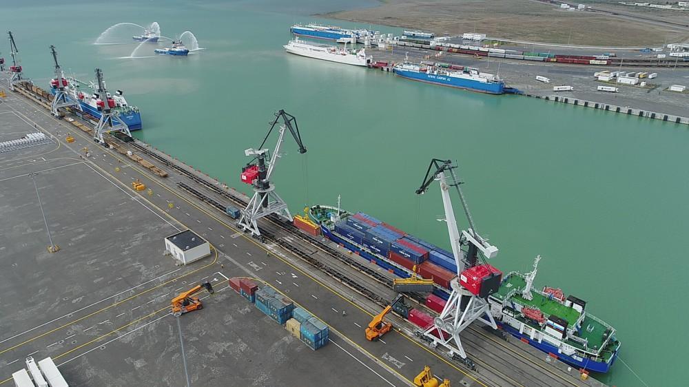 Бакинский порт сможет принимать больше грузов