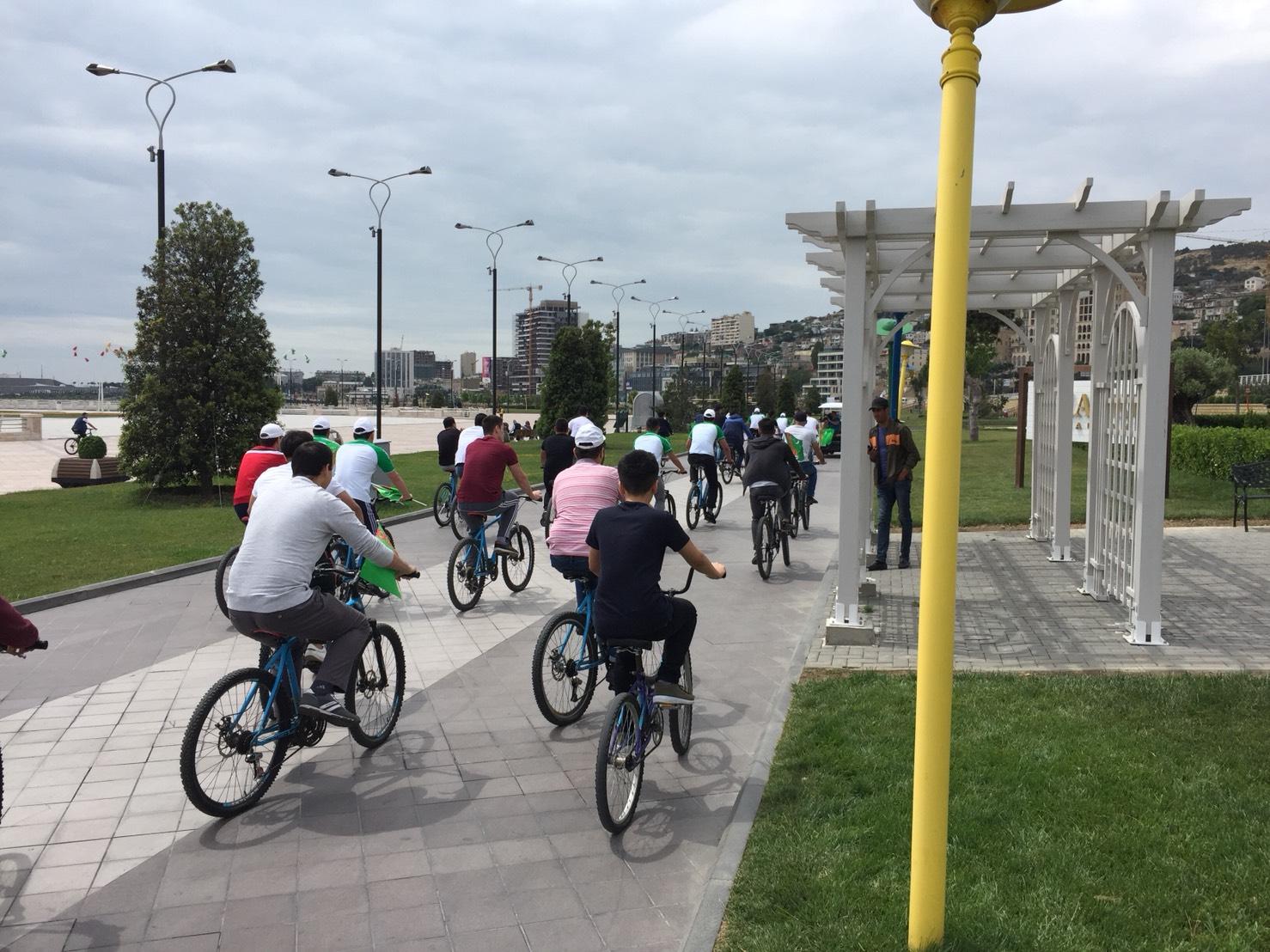 В Баку отметили всемирный день велосипеда