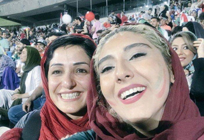 İranda qadınlar ilk dəfə stadiona giriş hüququ əldə etdi