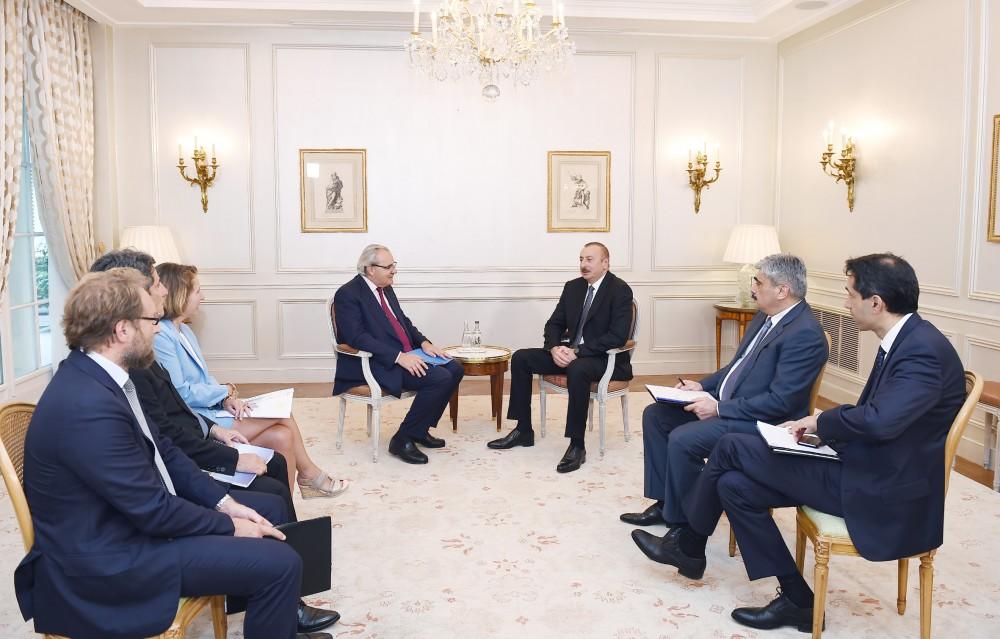 Президент Ильхам Алиев встретился в Париже с генеральным исполнительным директором группы SUEZ (ФОТО)