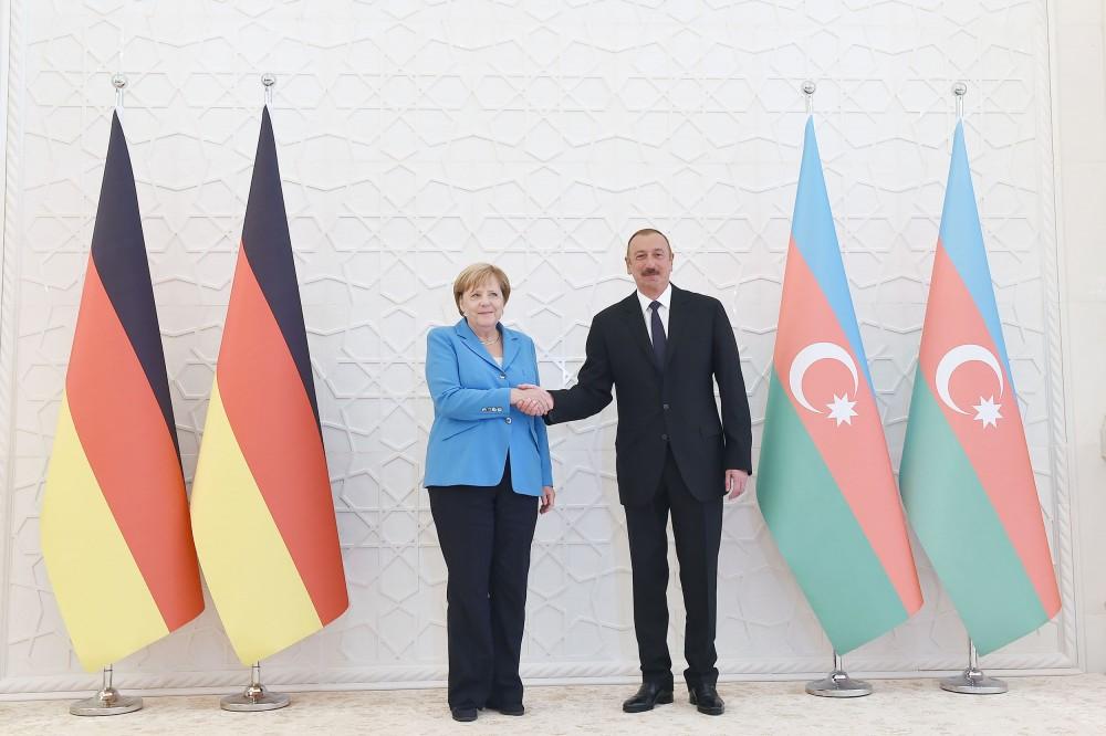 Angela Merkelin Azərbaycana səfəri başlayıb