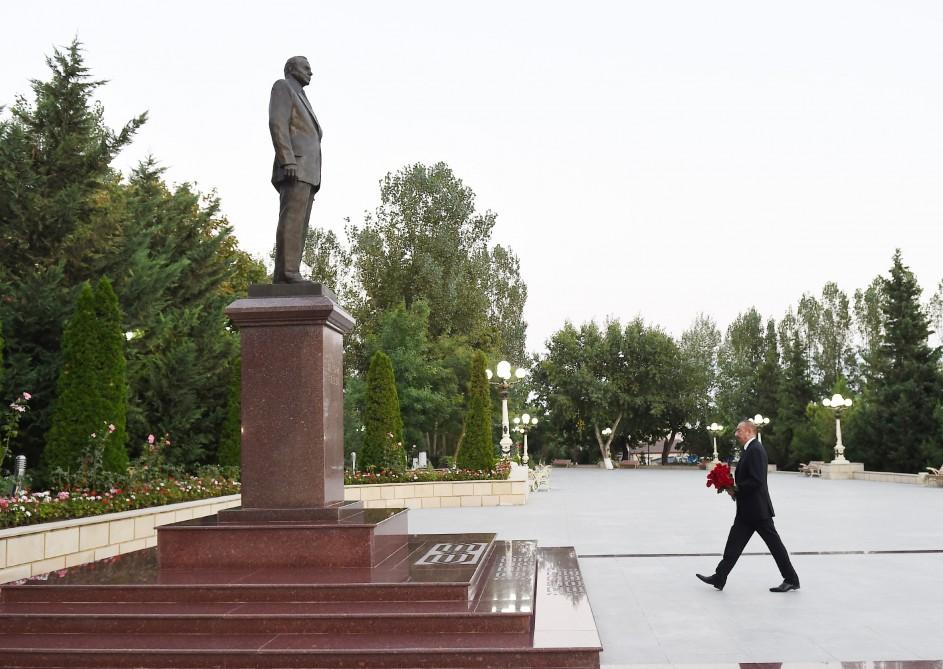 Президент Ильхам Алиев посетил памятник общенациональному лидеру Гейдару Алиеву в Шамахинском районе (ФОТО)