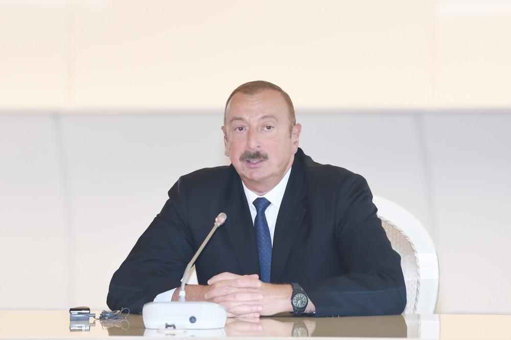 Президент Ильхам Алиев: Немецкие компании могут оказать содействие Азербайджану в развитии ненефтяного сектора (версия 2)
