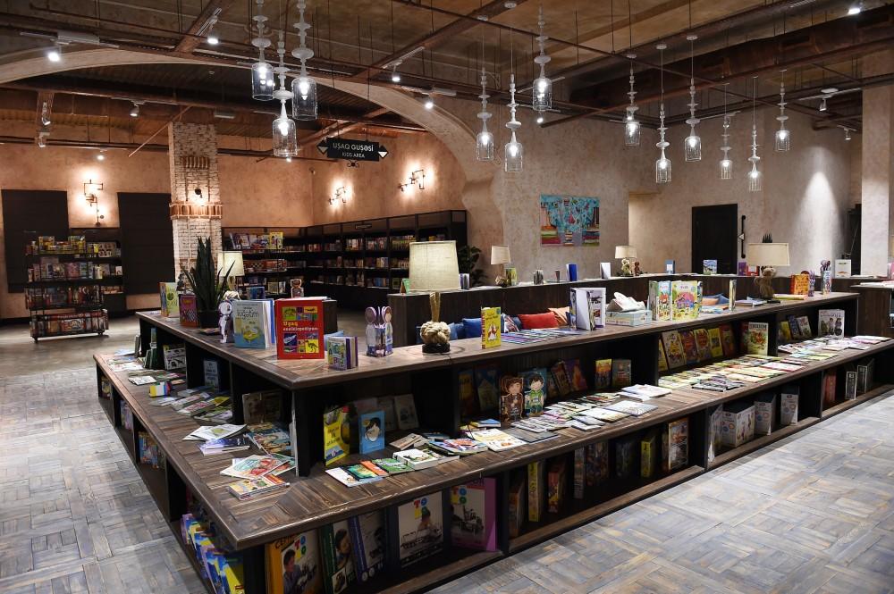 В Баку открылся огромный книжный центр