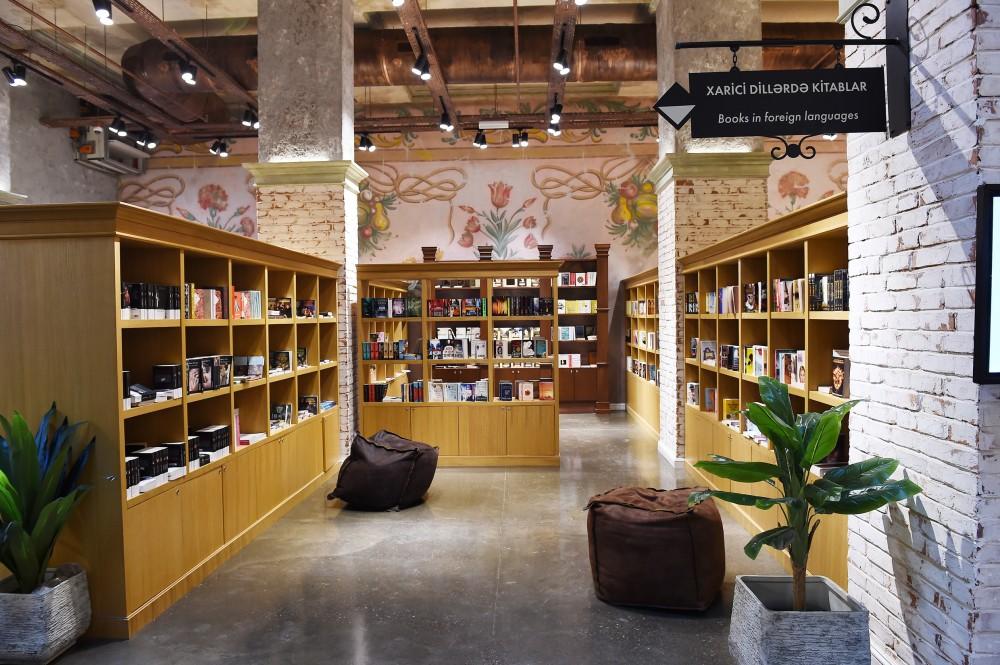 В Баку открылся огромный книжный центр