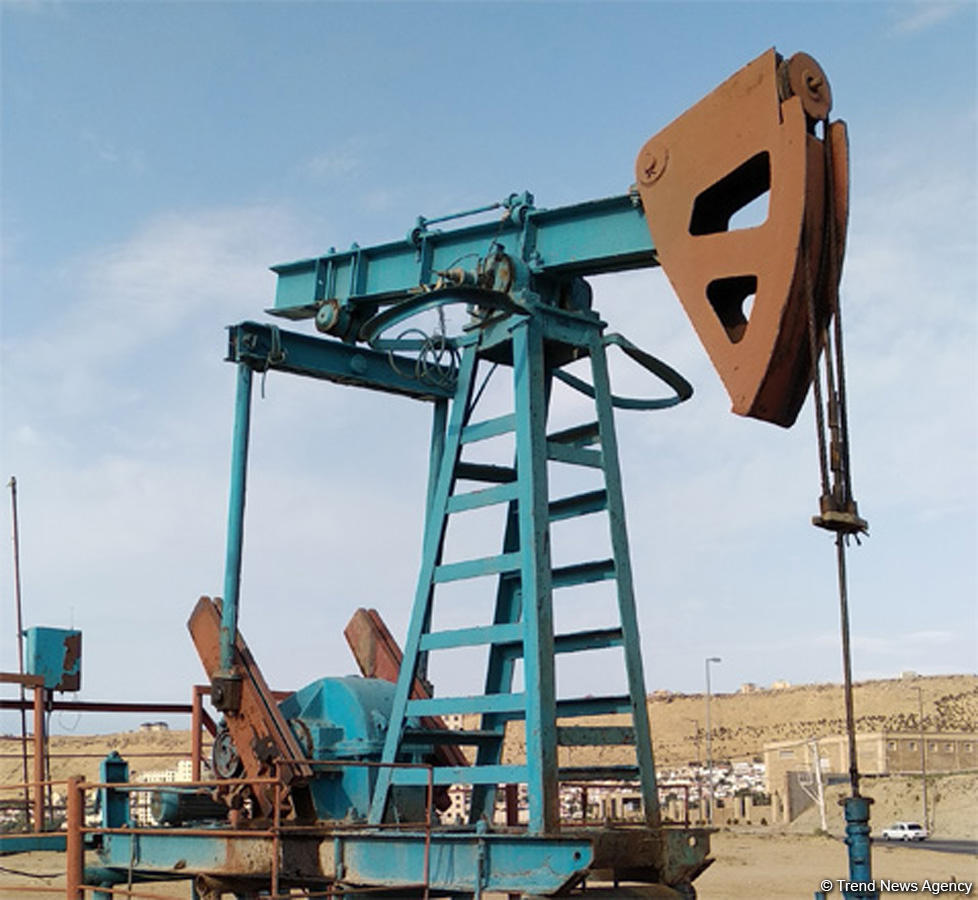 Азербайджан снизил добычу нефти на 2,5 процента