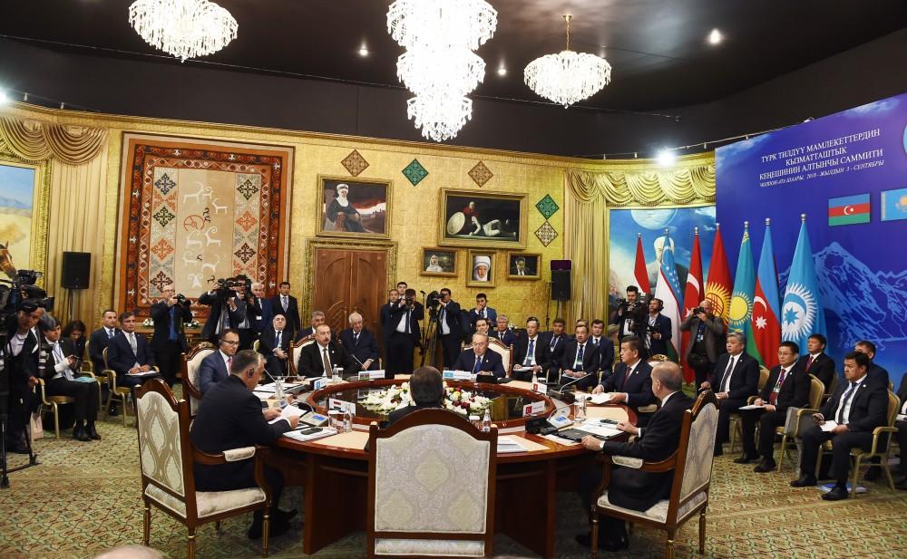 Президент принимает участие в VI Саммите Совета сотрудничества тюркоязычных ...